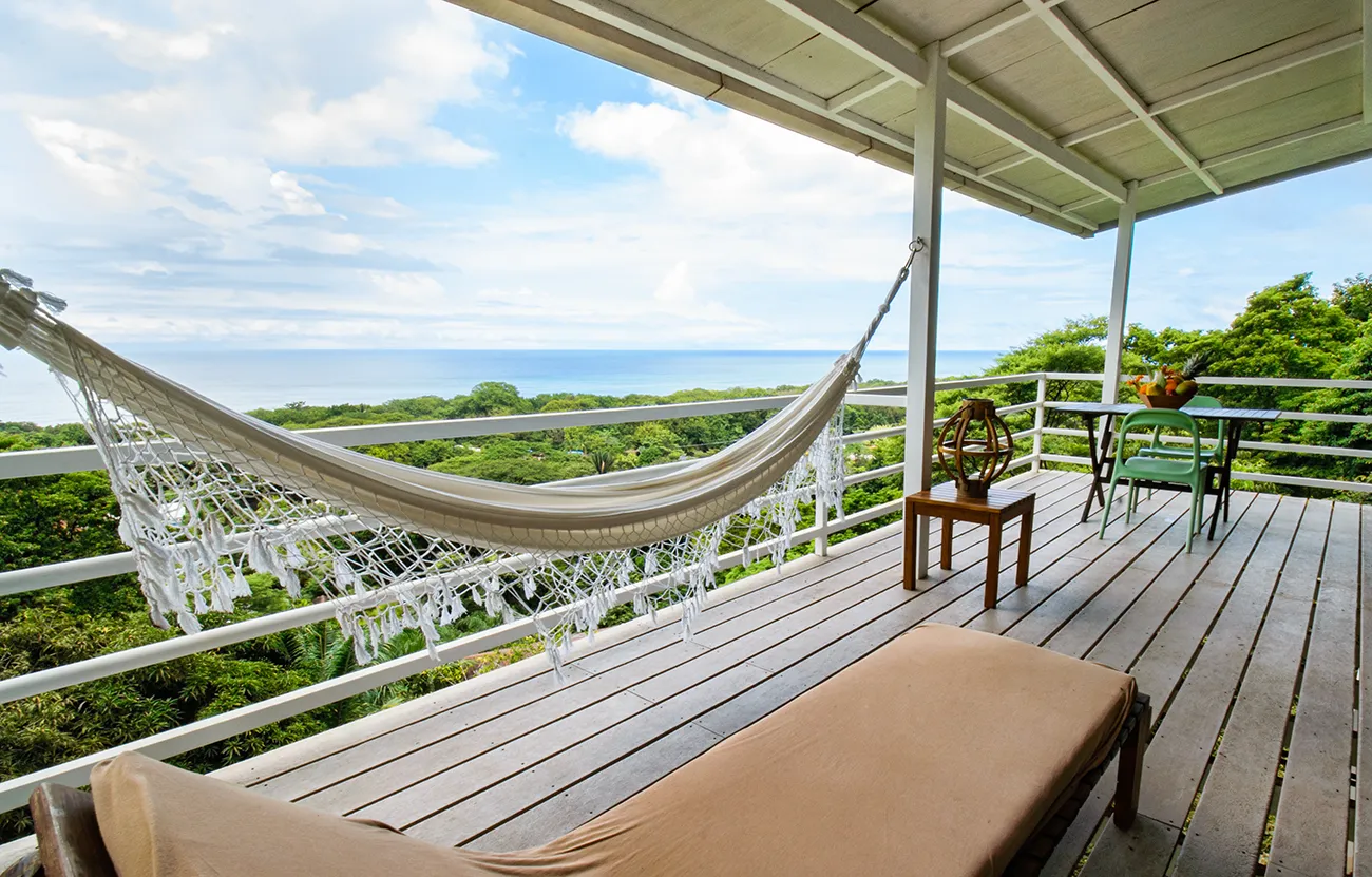 Treetop lower apartment