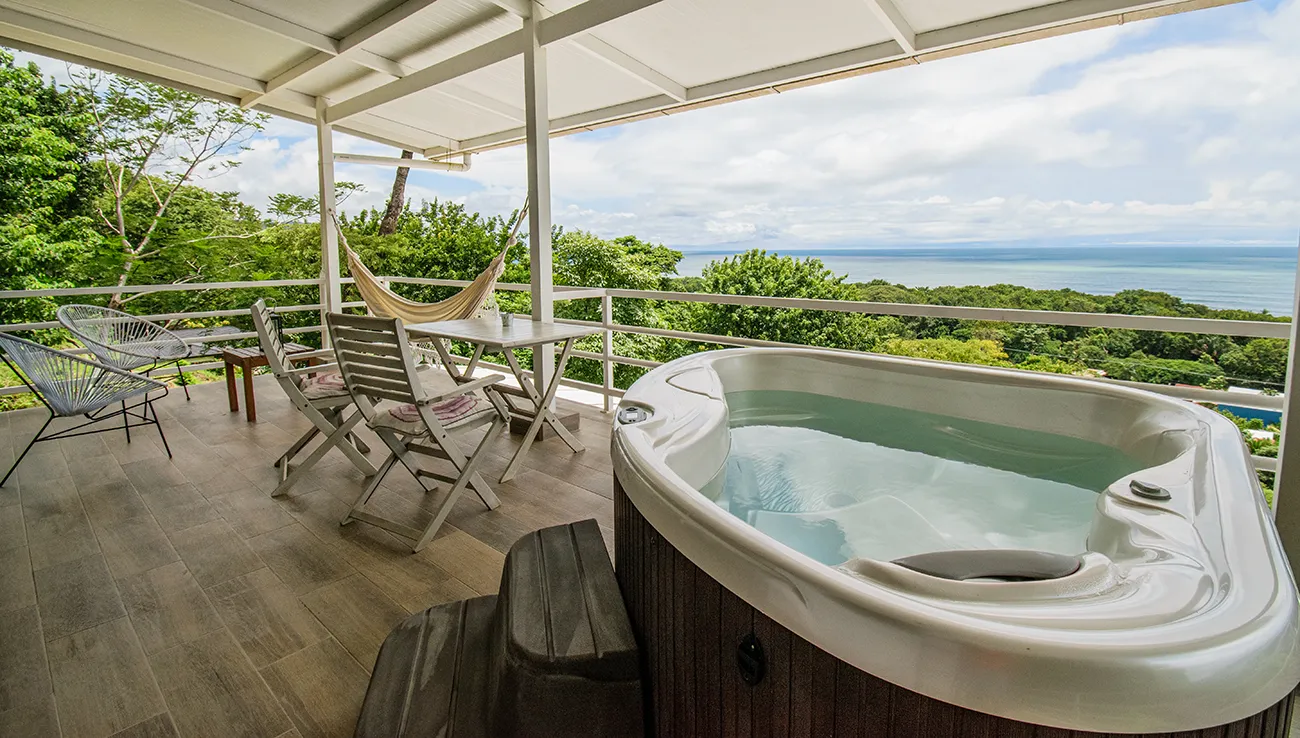 Treetop upper apartment